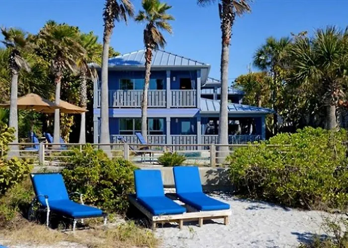Lovely Poolside Getaway With Gulf Views Near Tampa, Florida *