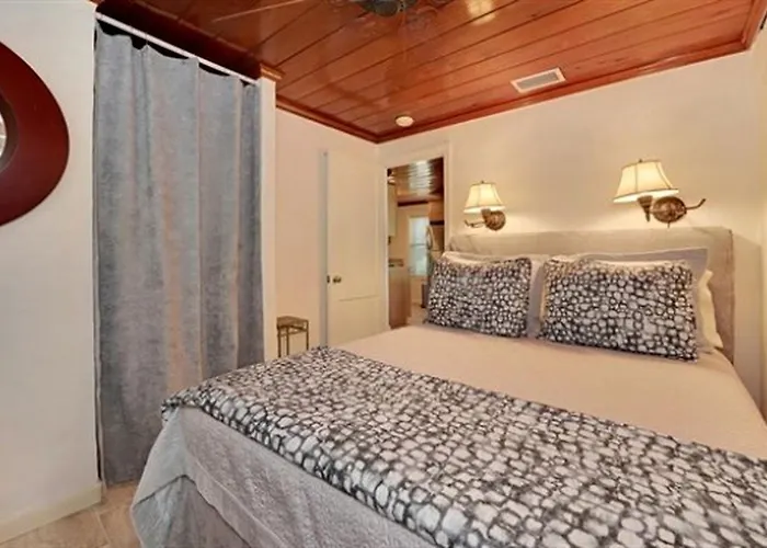 Lovely Poolside Getaway With Gulf Views Near Tampa, Florida Clearwater Beach