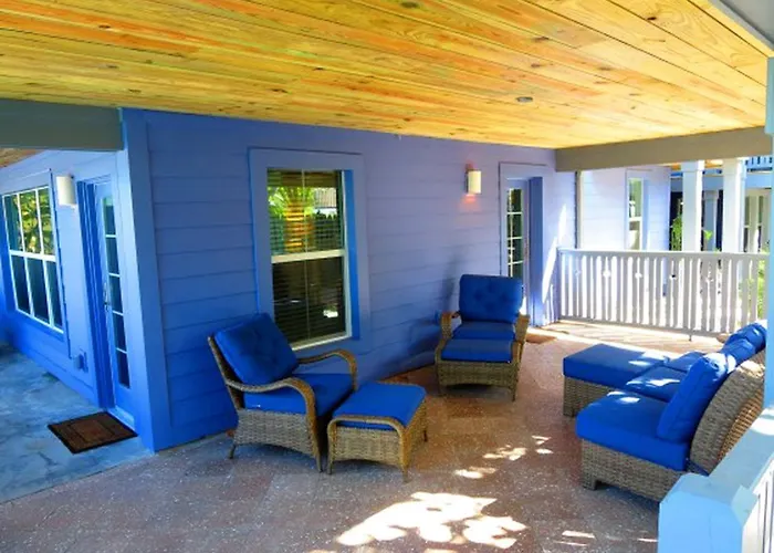 Lovely Poolside Getaway With Gulf Views Near Tampa, Florida Holiday home *
